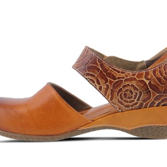 L'Artiste By Spring Step Gloss-Pansy Women's Leather wedge shoe - Picture 3 of 5